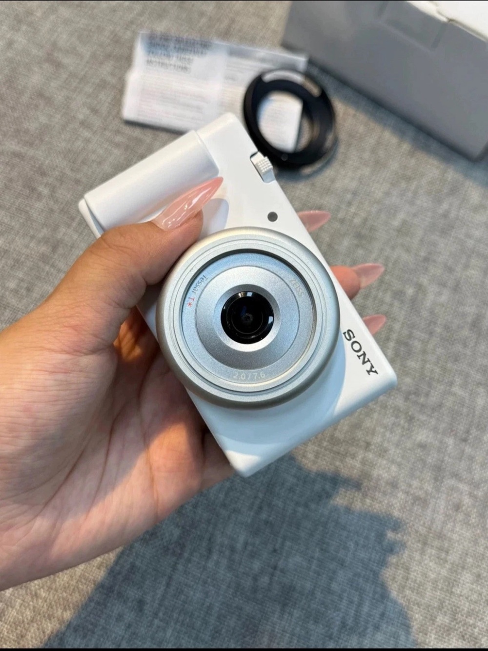 Sony ZV-1F 20.1MP Vlog Camera (White）
